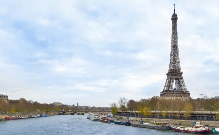 Map of the Ile-de-France region with pins on major cities.